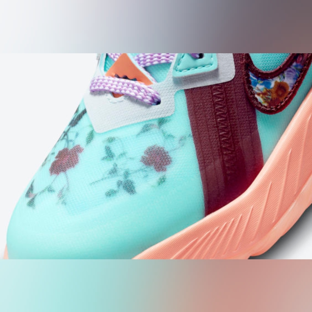 Nike LeBron 18 Low Youth - Picture 7 of 8